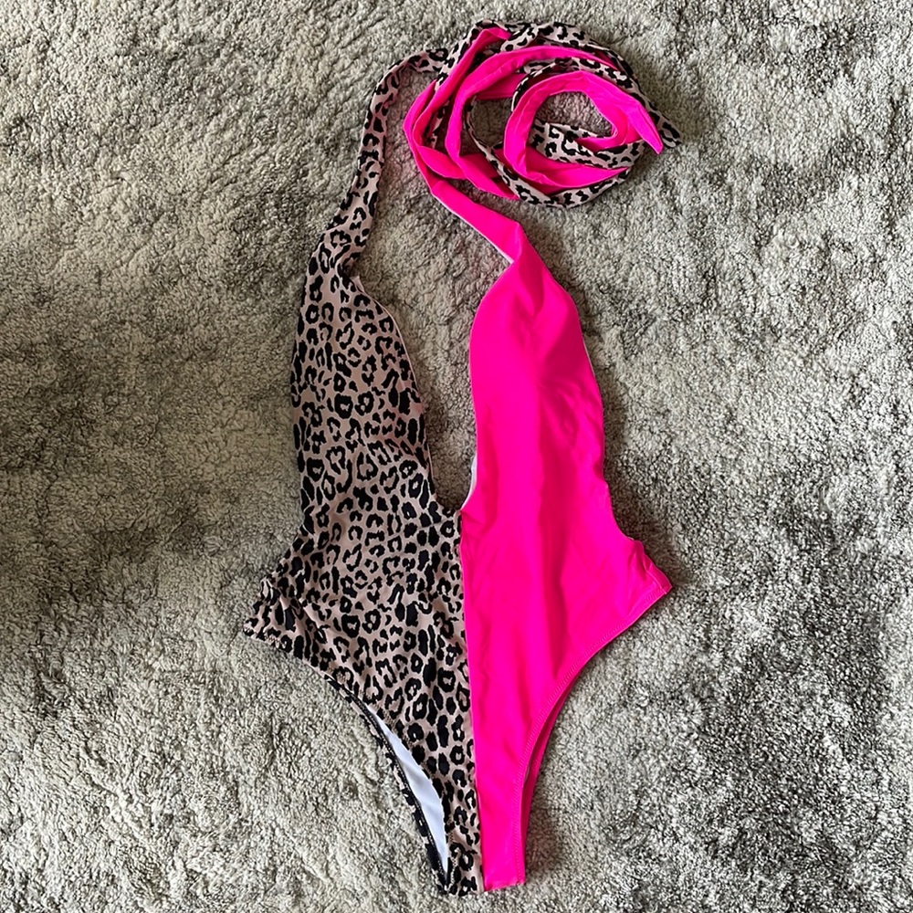 Leopard Print Criss Cross One Piece Swimsuit - Picture 3 of 3